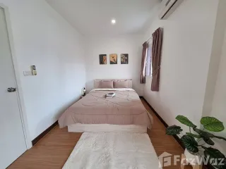 Casa adosada en alquiler de 3 habitaciones en Mueang Chiang Mai, Chiang Mai