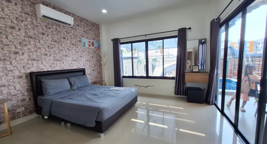 For rent 5 bedrooms villa in Hua Hin, Prachuap Khiri Khan