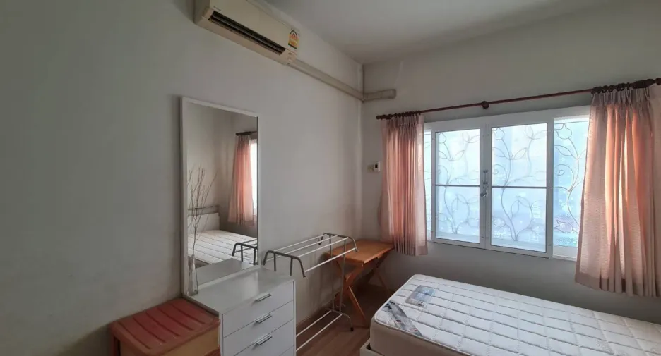 For rent 3 bedrooms townhouse in Pak Kret, Nonthaburi
