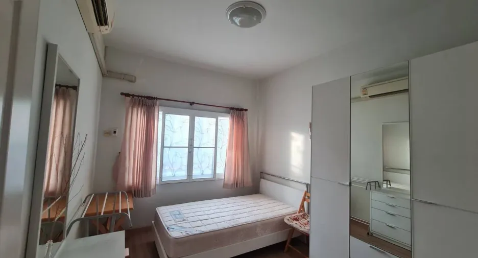 For rent 3 bedrooms townhouse in Pak Kret, Nonthaburi
