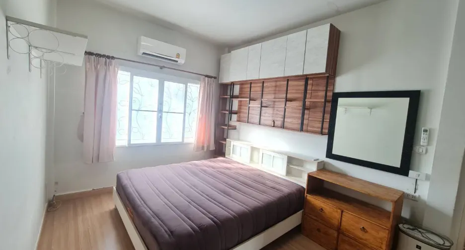For rent 3 bedrooms townhouse in Pak Kret, Nonthaburi