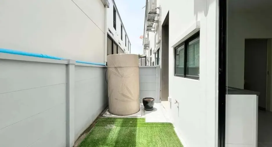 For rent 3 bedrooms townhouse in Mueang Nonthaburi, Nonthaburi