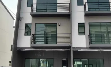 For rent 3 bedrooms townhouse in Mueang Nonthaburi, Nonthaburi