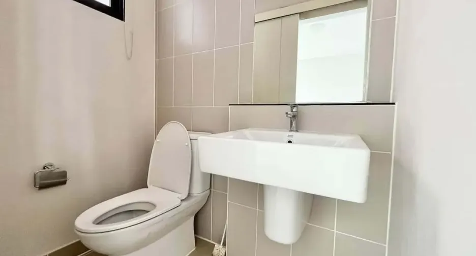 For rent 3 bedrooms townhouse in Mueang Nonthaburi, Nonthaburi