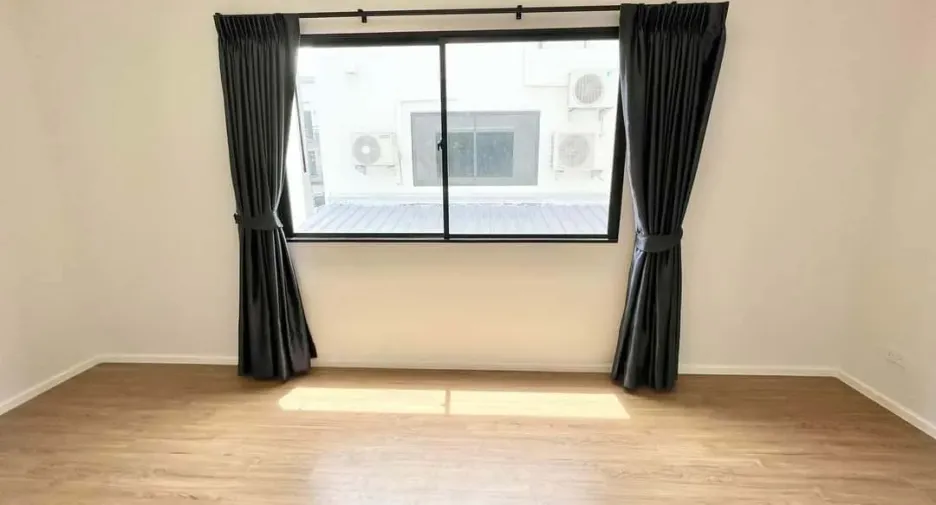 For rent 3 bedrooms townhouse in Mueang Nonthaburi, Nonthaburi