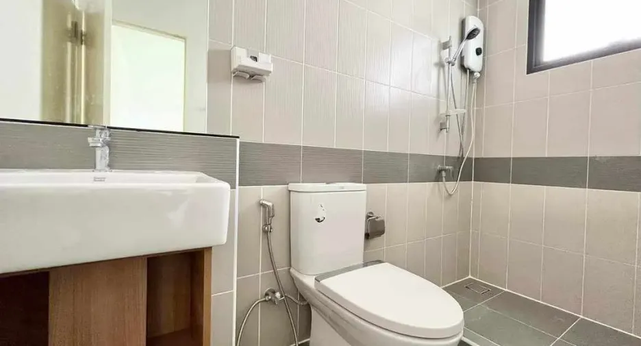 For rent 3 bedrooms townhouse in Mueang Nonthaburi, Nonthaburi