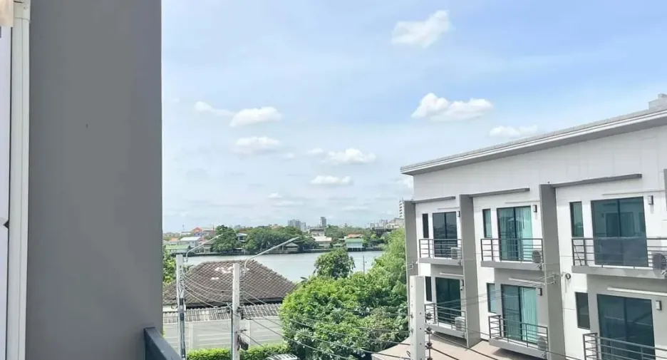 For rent 3 bedrooms townhouse in Mueang Nonthaburi, Nonthaburi