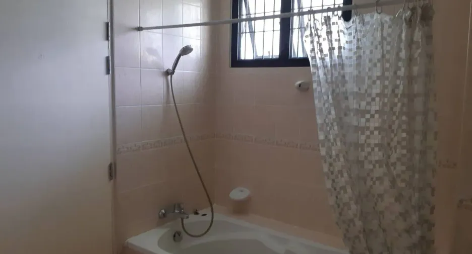 Casa en alquiler de 3 habitaciones en Chatuchak, Bangkok