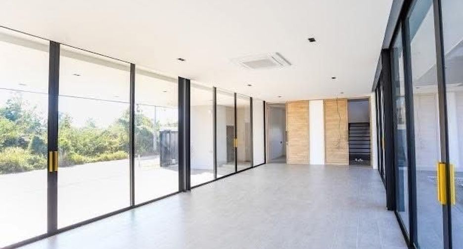 For sale 4 bedrooms villa in Doi Saket, Chiang Mai