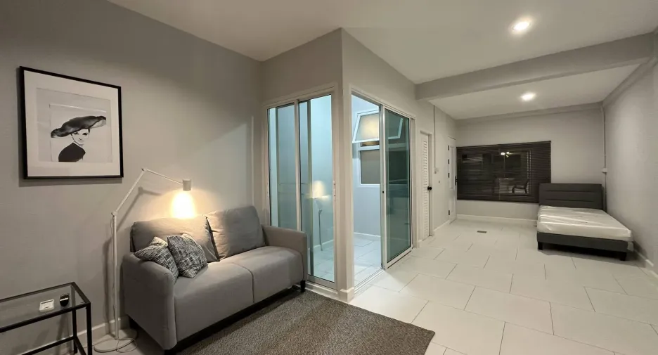 For rent 3 bedrooms townhouse in Lat Phrao, Bangkok