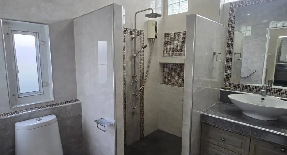 For rent 4 bedrooms house in Bang Lamung, Chonburi