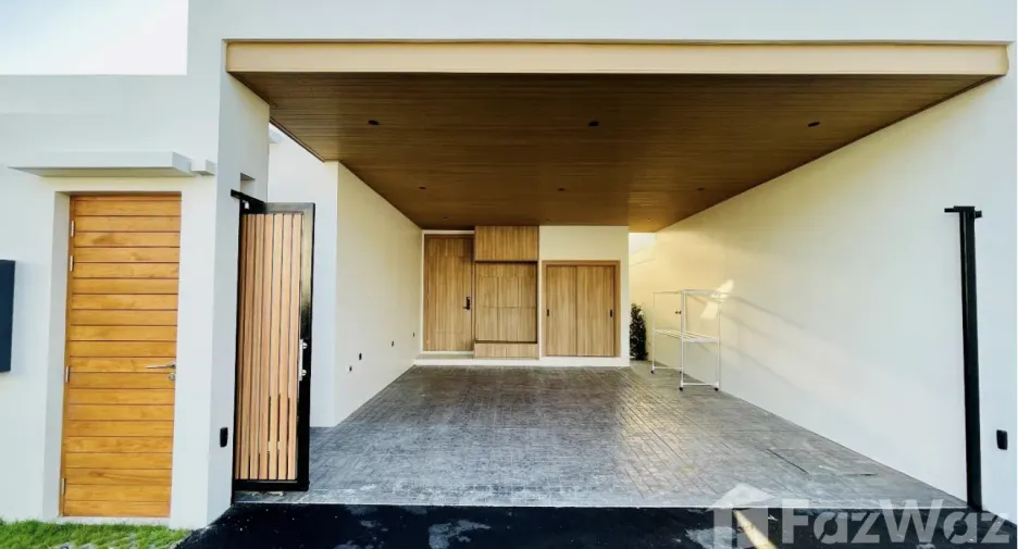 For rent 4 bedrooms villa in Mueang Phuket, Phuket