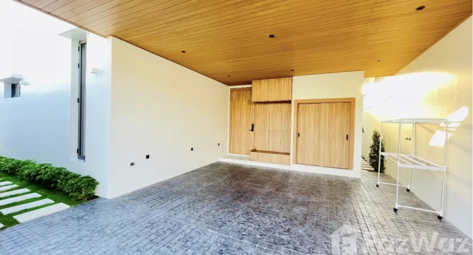 For rent 4 bedrooms villa in Mueang Phuket, Phuket