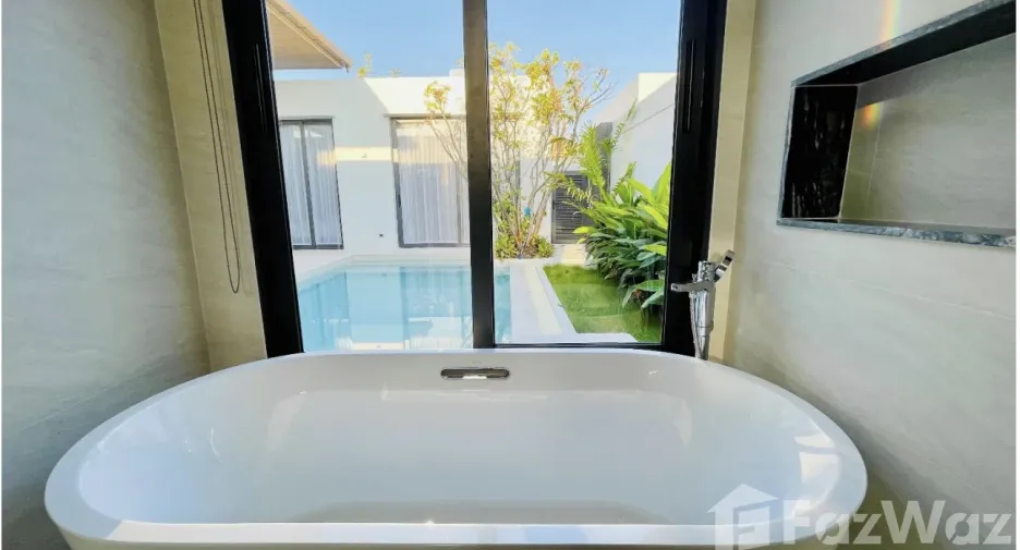 For rent 4 bedrooms villa in Mueang Phuket, Phuket