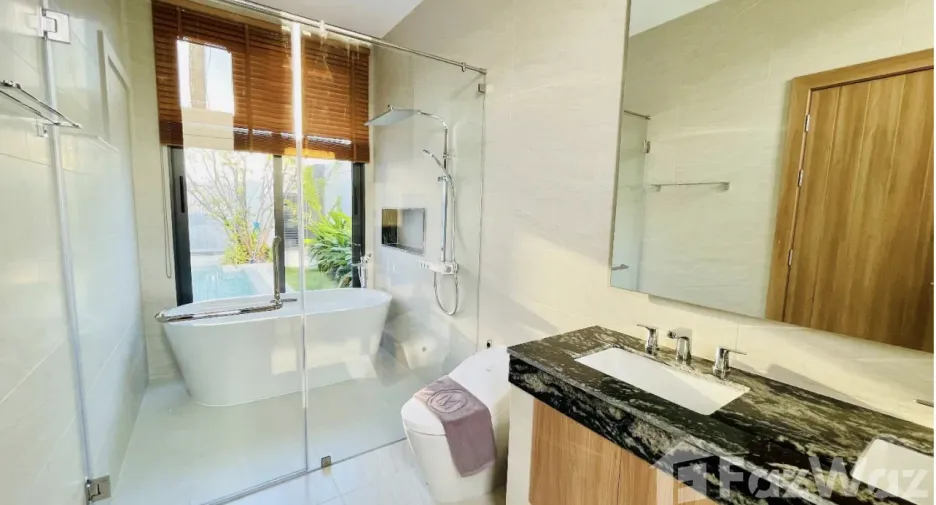 For rent 4 bedrooms villa in Mueang Phuket, Phuket