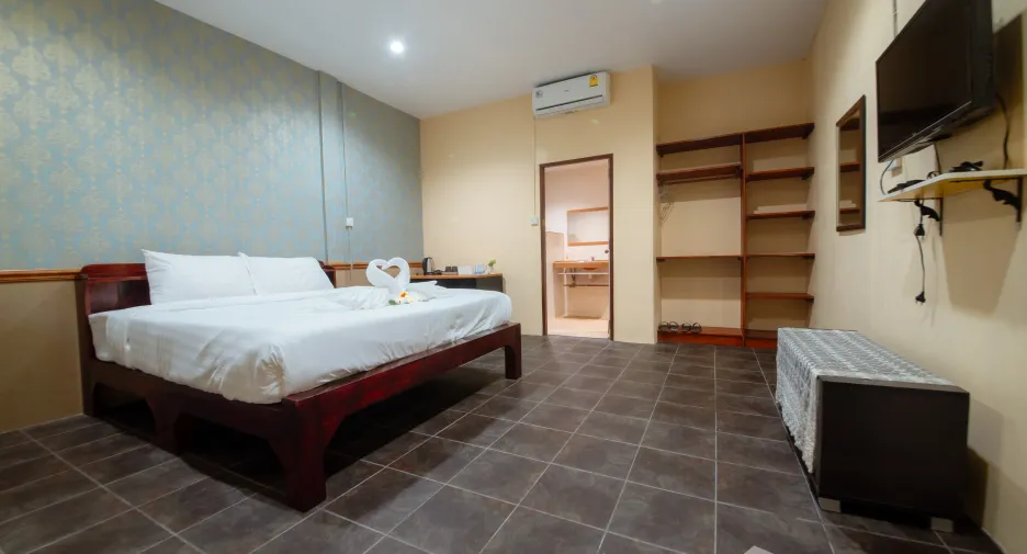 For sale and for rent 19 bedrooms hotel in Chaloem Phra Kiat, Buriram