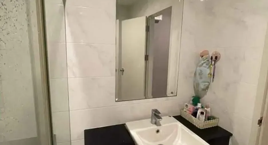 Casa en venta y en alquiler de 5 habitaciones en Thanyaburi, Pathum Thani