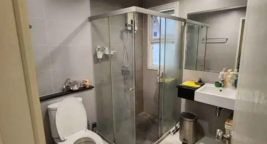 Casa en venta y en alquiler de 5 habitaciones en Thanyaburi, Pathum Thani