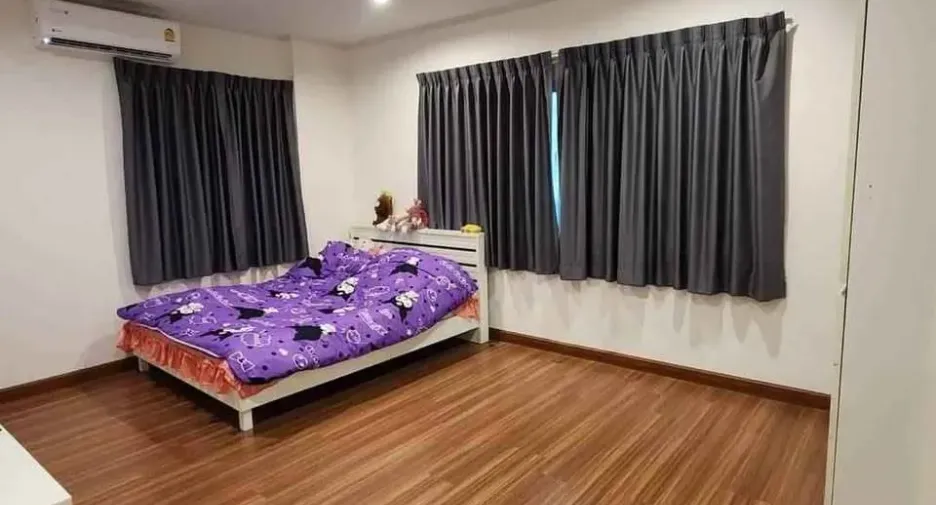 Casa en venta y en alquiler de 5 habitaciones en Thanyaburi, Pathum Thani