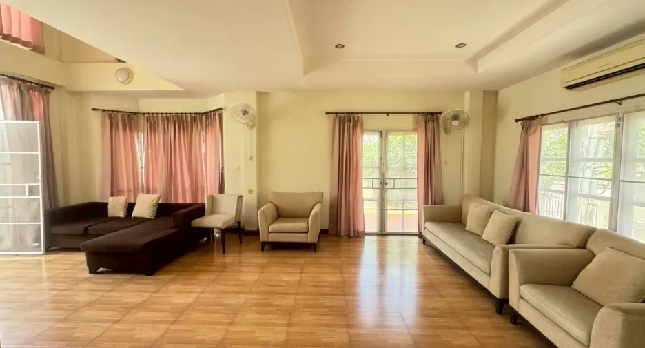 出租 3 卧室 独立屋 在 Ban Chang, Rayong