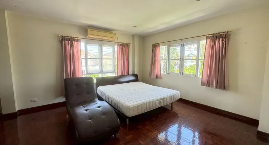 出租 3 卧室 独立屋 在 Ban Chang, Rayong