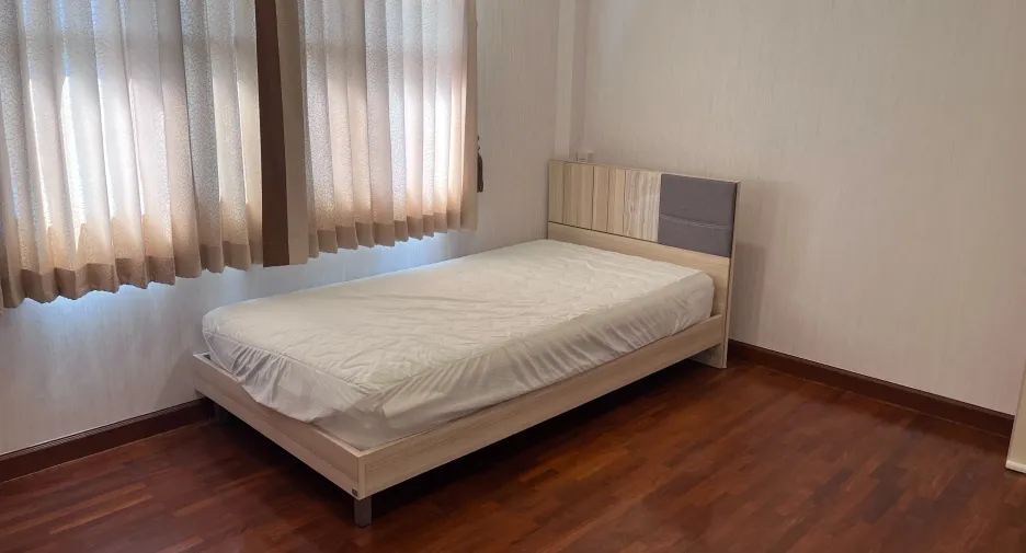 For rent 5 bedrooms house in Bang Bua Thong, Nonthaburi