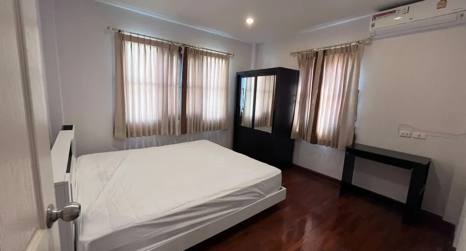 For rent 5 bedrooms house in Bang Bua Thong, Nonthaburi