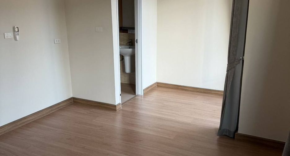 For rent 4 bedrooms townhouse in Mueang Pathum Thani, Pathum Thani