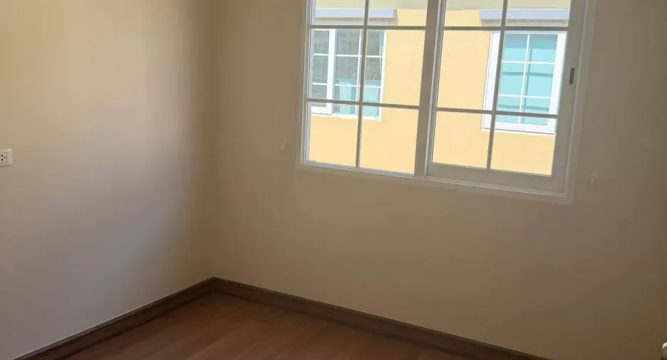For rent 4 bedrooms townhouse in Mueang Pathum Thani, Pathum Thani