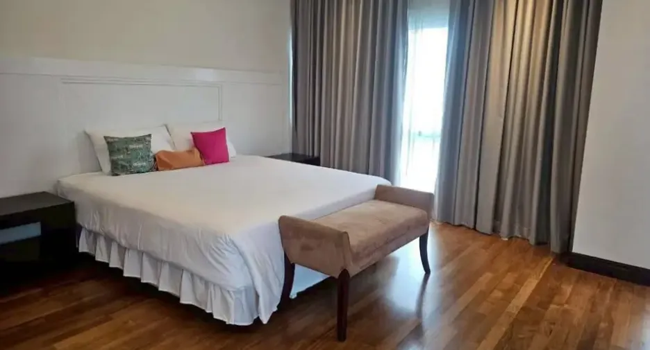 For rent 4 bedrooms condo in Pathum Wan, Bangkok