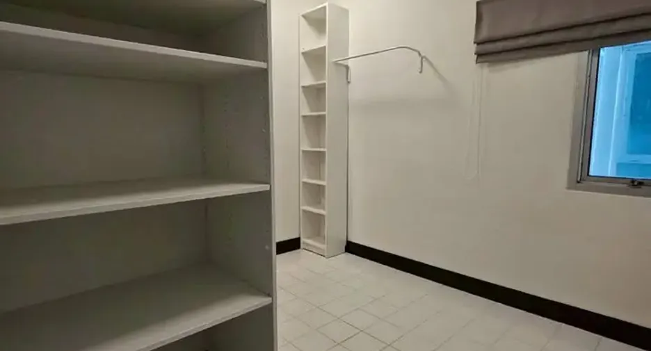 For rent 4 bedrooms condo in Pathum Wan, Bangkok