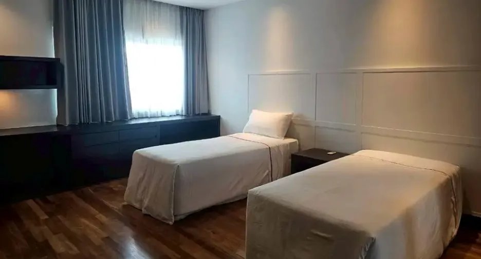 For rent 4 bedrooms condo in Pathum Wan, Bangkok