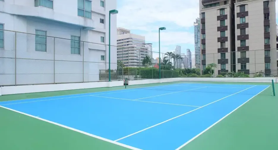 For rent 4 bedrooms condo in Pathum Wan, Bangkok