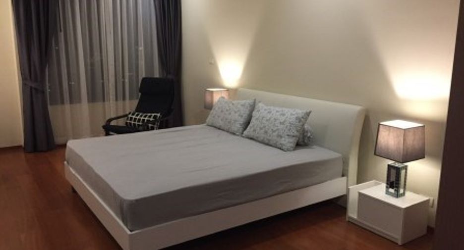 For rent 2 bedrooms condo in Yan Nawa, Bangkok