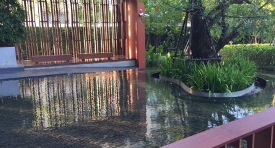 For rent 2 bedrooms condo in Yan Nawa, Bangkok