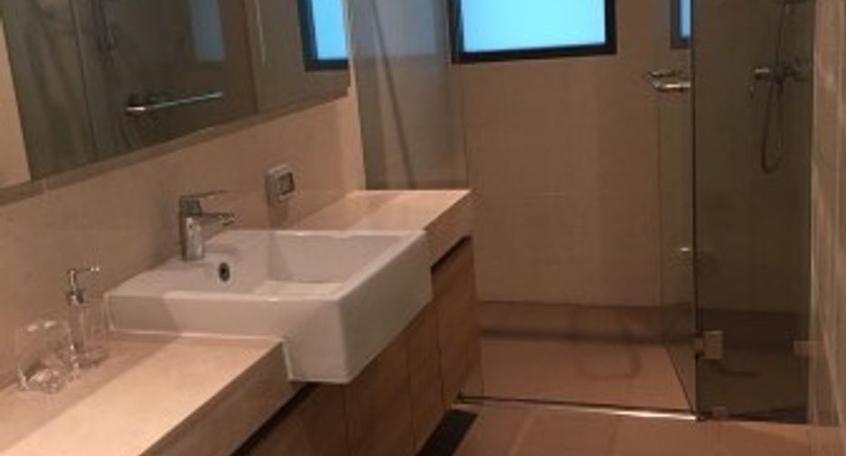 For rent 2 bedrooms condo in Yan Nawa, Bangkok