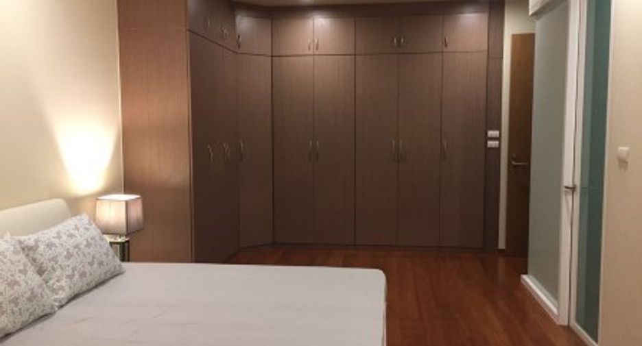For rent 2 bedrooms condo in Yan Nawa, Bangkok