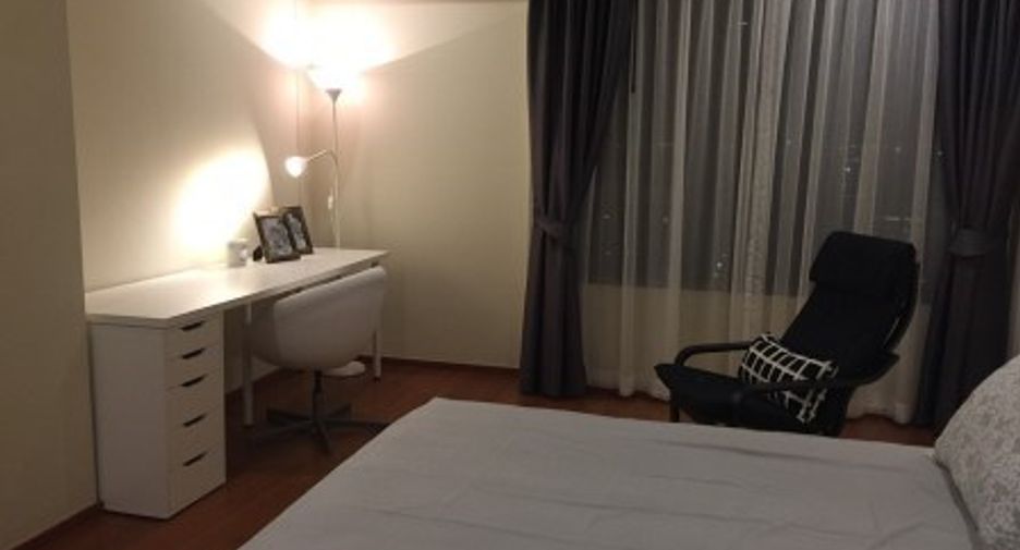 For rent 2 bedrooms condo in Yan Nawa, Bangkok
