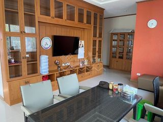 À vendre et à louer 6 chambres maison à Bang Lamung, Chonburi