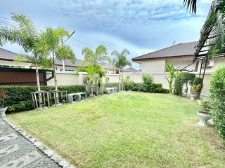 Casa en venta y en alquiler de 6 habitaciones en Bang Lamung, Chonburi