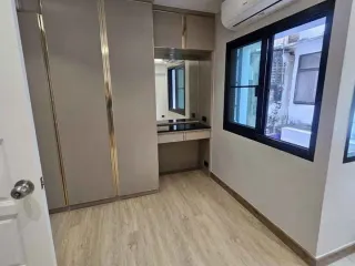 Reihenhaus zur Miete mit 4 Zimmer in Khlong Toei, Bangkok