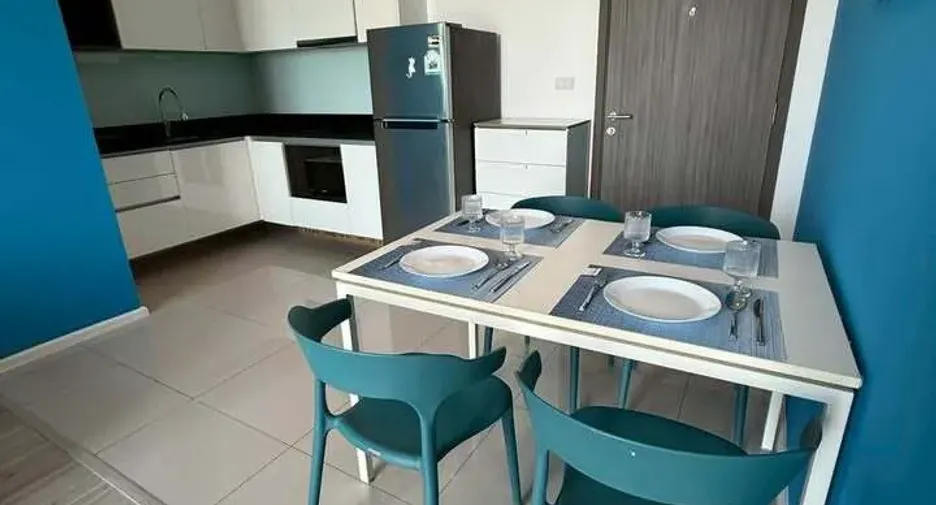 For rent 2 bedrooms condo in Huai Khwang, Bangkok