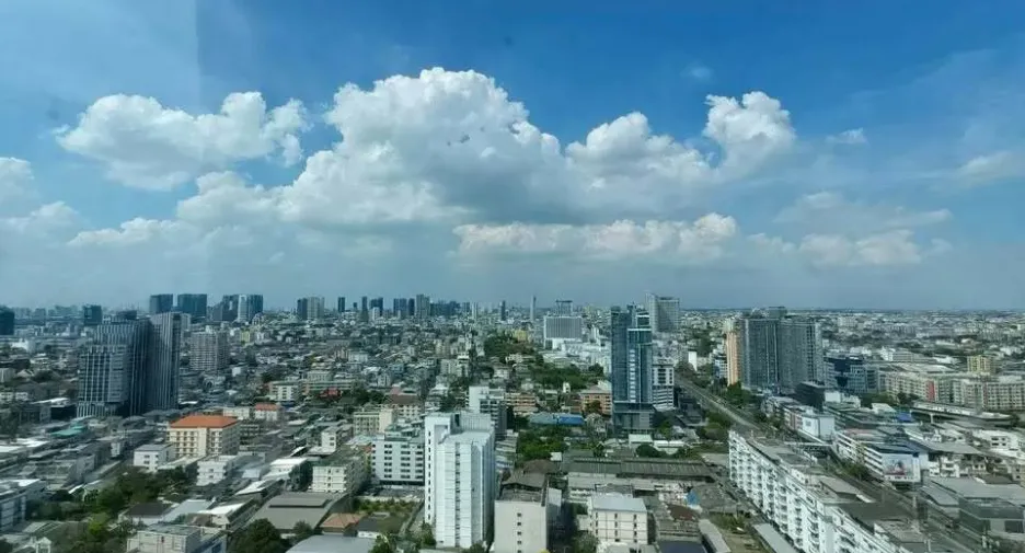 For rent 2 bedrooms condo in Huai Khwang, Bangkok