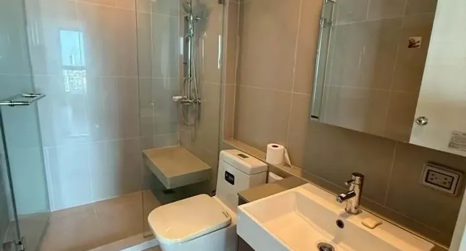 For rent 2 bedrooms condo in Huai Khwang, Bangkok
