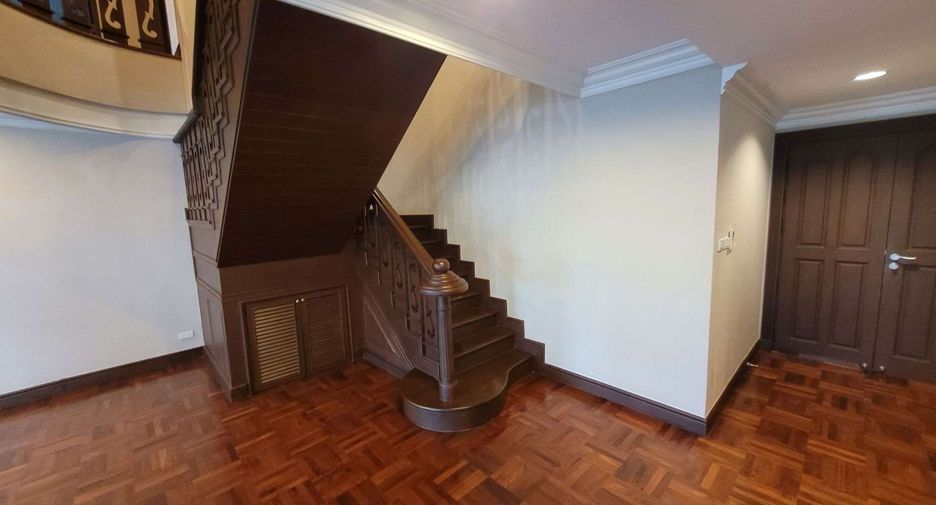 Wohnung zur Miete mit 4 Zimmer in Pathum Wan, Bangkok