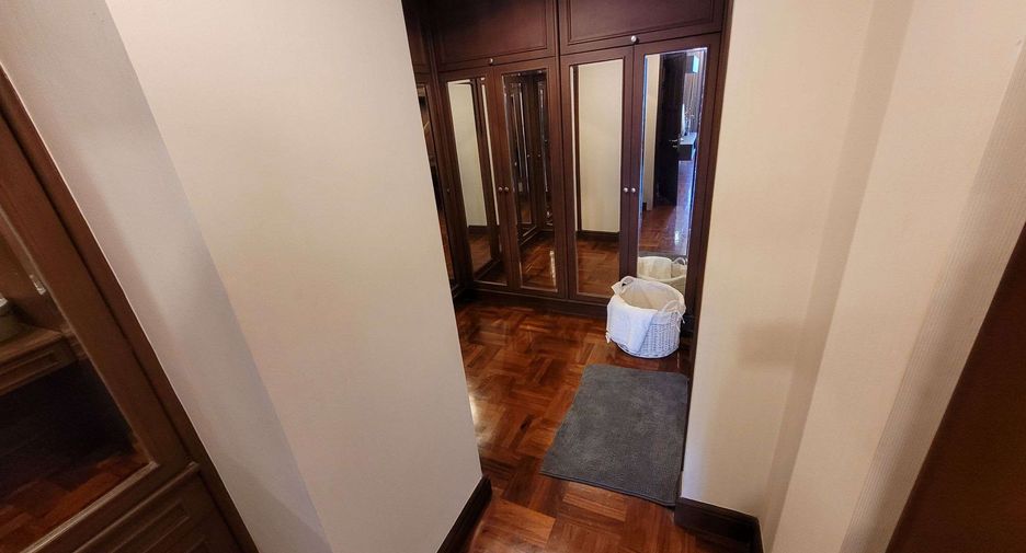 Wohnung zur Miete mit 4 Zimmer in Pathum Wan, Bangkok