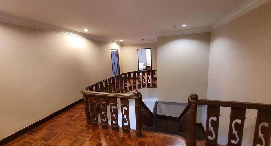 Wohnung zur Miete mit 4 Zimmer in Pathum Wan, Bangkok