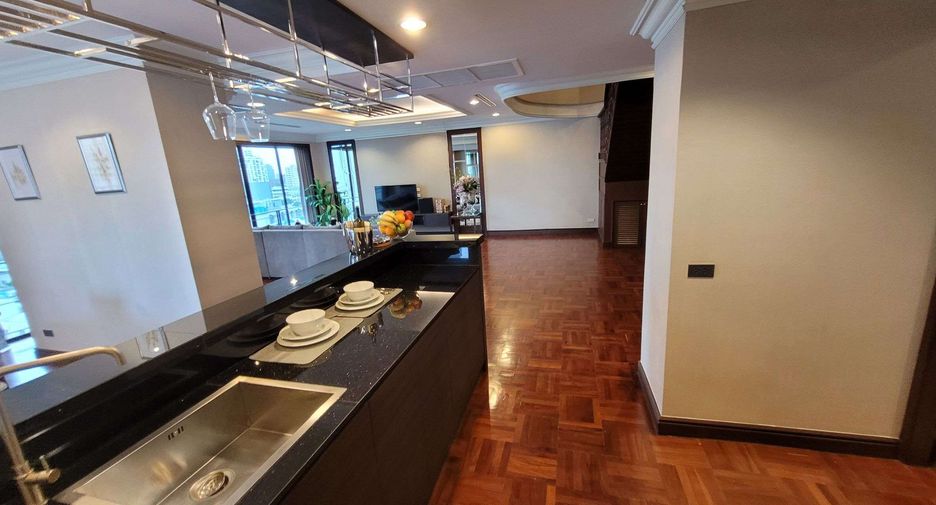 Wohnung zur Miete mit 4 Zimmer in Pathum Wan, Bangkok