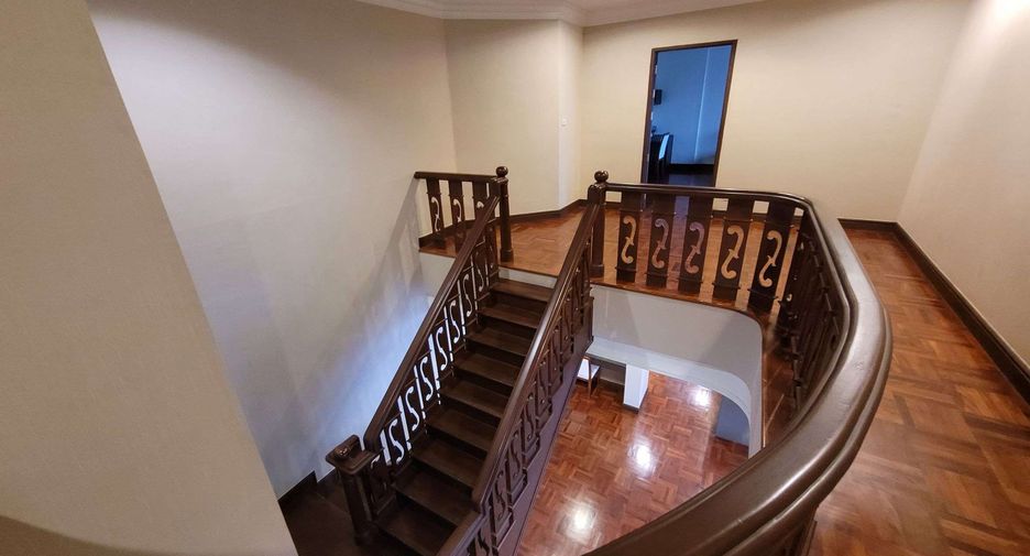 Wohnung zur Miete mit 4 Zimmer in Pathum Wan, Bangkok