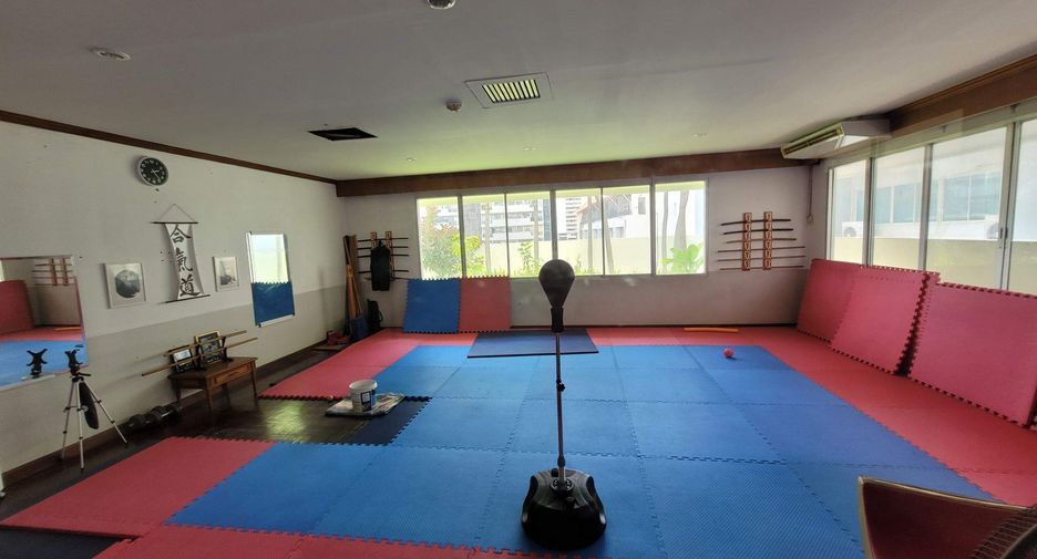 ให้เช่า 5 ห้องนอน คอนโด ใน วัฒนา, กรุงเทพฯ